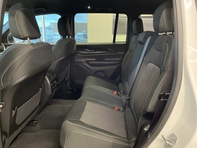 2024 Jeep Grand Cherokee Laredo 4x4