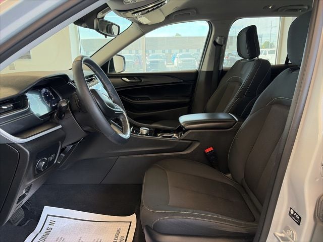 2023 Jeep Grand Cherokee Laredo 4x4