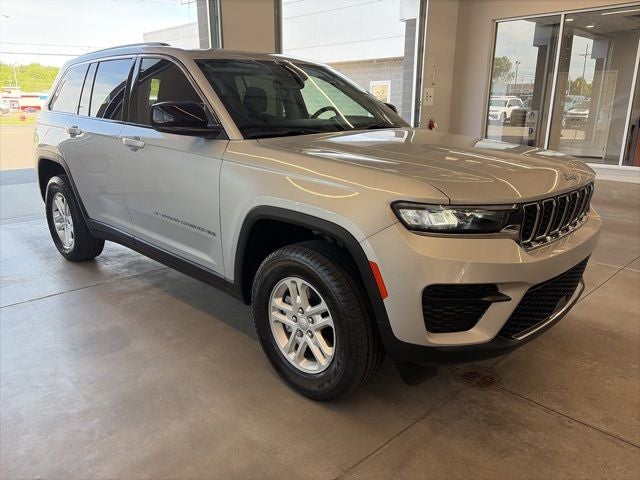 2023 Jeep Grand Cherokee Laredo 4x4