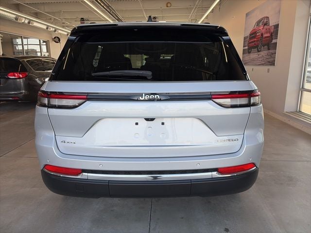 2023 Jeep Grand Cherokee Laredo 4x4