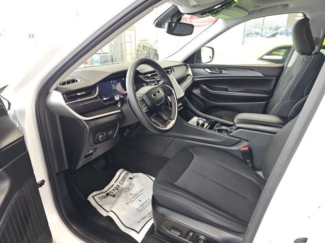 2023 Jeep Grand Cherokee Laredo 4x4