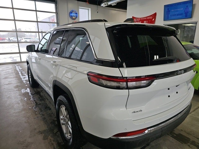 2023 Jeep Grand Cherokee Laredo 4x4