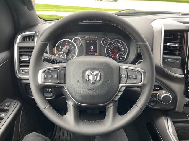 2025 RAM Ram 1500 RAM 1500 BIG HORN CREW CAB 4X4 5'7' BOX