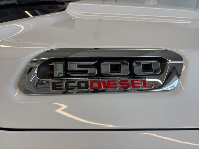 2022 RAM 1500 Laramie Crew Cab 4x4 5'7' Box