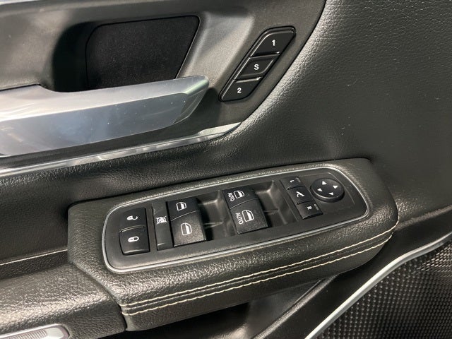 2019 RAM 1500 Laramie Crew Cab 4x4 5'7' Box