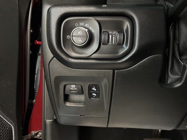 2019 RAM 1500 Laramie Crew Cab 4x4 5'7' Box