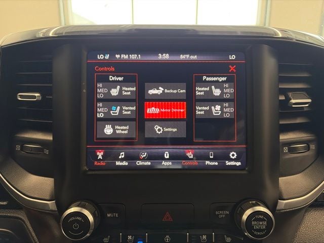 2020 RAM 1500 Laramie Crew Cab 4x4 5'7' Box