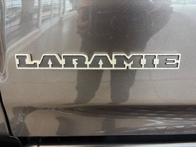2020 RAM 1500 Laramie Crew Cab 4x4 5'7' Box