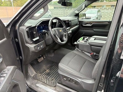 2022 Chevrolet Silverado 1500 4WD Double Cab Standard Bed LT with 2FT