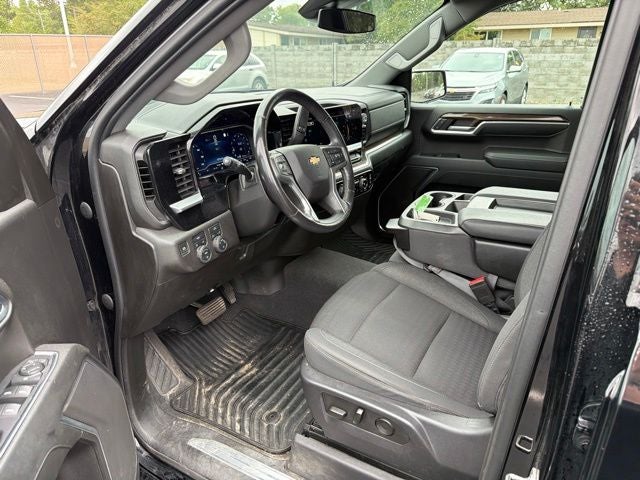 2022 Chevrolet Silverado 1500 4WD Double Cab Standard Bed LT with 2FT