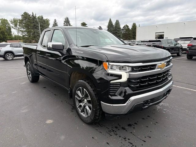 2022 Chevrolet Silverado 1500 4WD Double Cab Standard Bed LT with 2FT