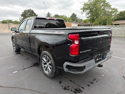 2022 Chevrolet Silverado 1500 4WD Double Cab Standard Bed LT with 2FT