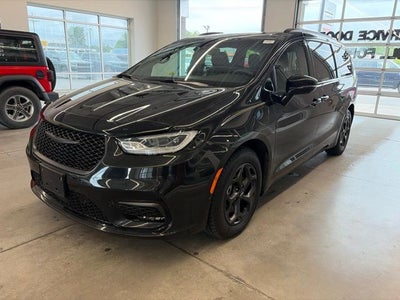 2024 Chrysler Pacifica Hybrid Premium S Appearance Pkg