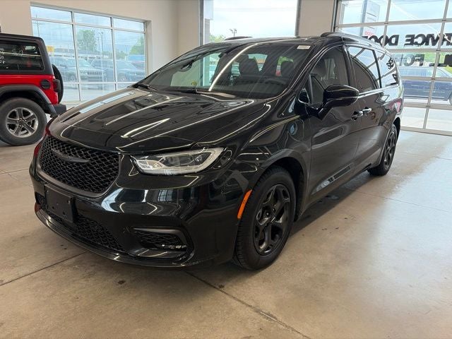 2024 Chrysler Pacifica Hybrid Premium S Appearance Pkg
