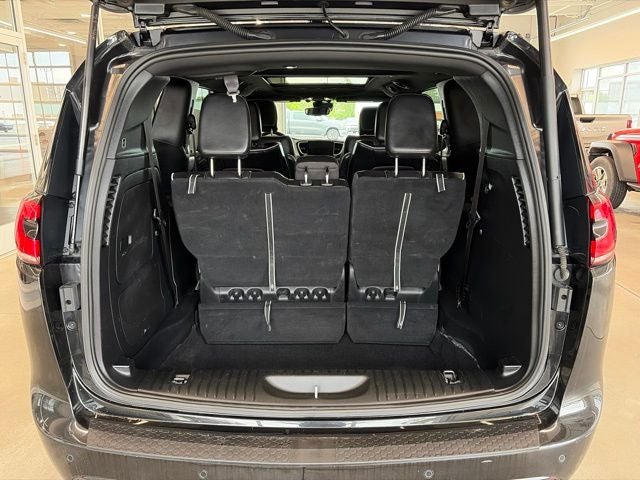 2024 Chrysler Pacifica Hybrid Premium S Appearance Pkg