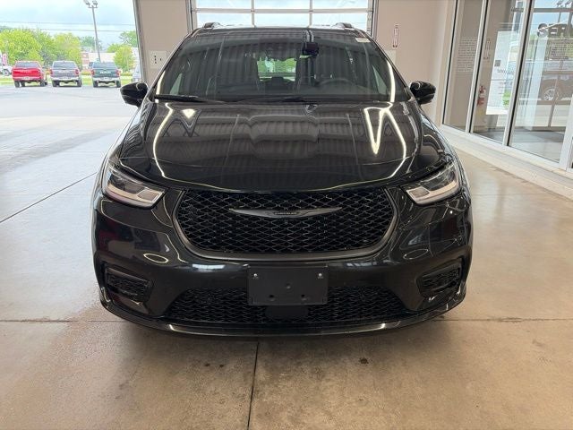 2024 Chrysler Pacifica Hybrid Premium S Appearance Pkg