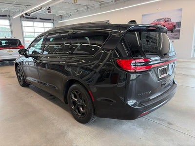 2024 Chrysler Pacifica Hybrid Premium S Appearance Pkg