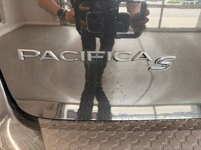 2024 Chrysler Pacifica Hybrid Premium S Appearance Pkg