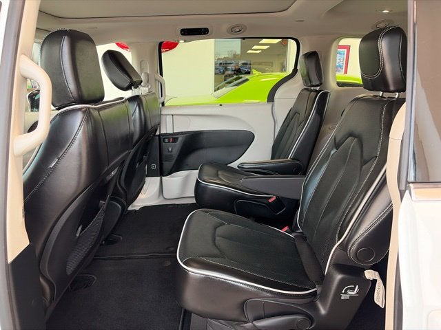 2023 Chrysler Pacifica Limited AWD