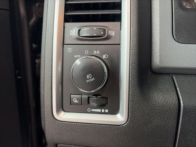 2017 RAM 1500 Big Horn Crew Cab 4x4 5'7' Box