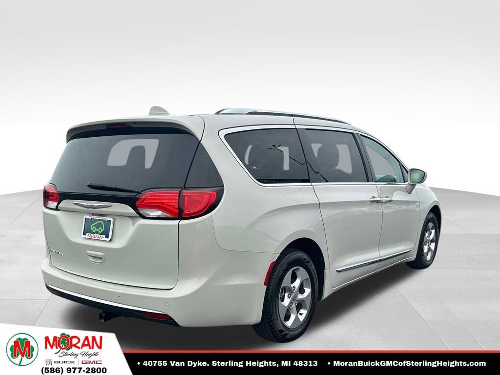 2017 Chrysler Pacifica Touring-L Plus