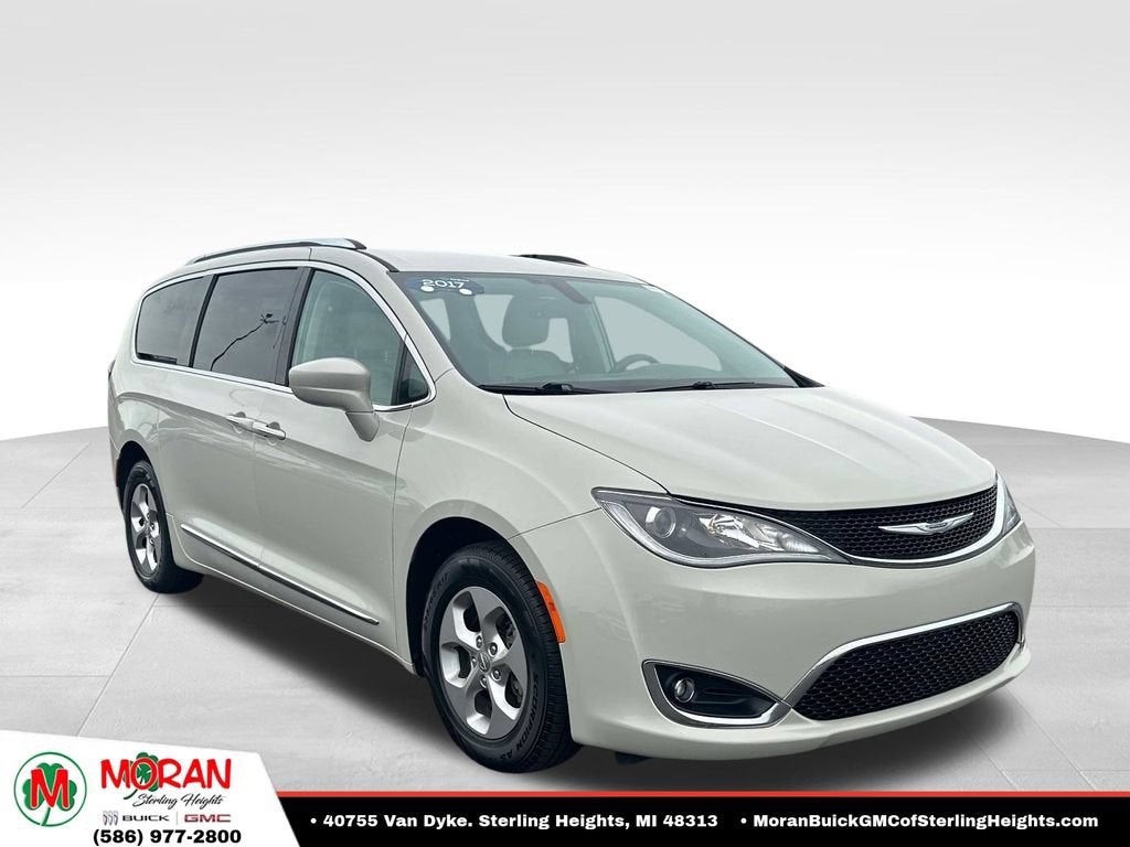 2017 Chrysler Pacifica Touring-L Plus