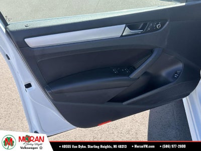 2013 Volkswagen Passat V6 SE w/Sunroof