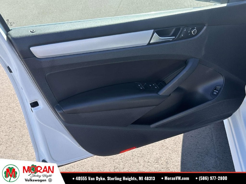 2013 Volkswagen Passat V6 SE w/Sunroof