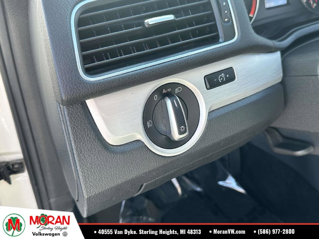 2013 Volkswagen Passat V6 SE w/Sunroof
